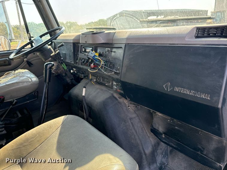 image for item MS9812 2000 International 2574 dump truck