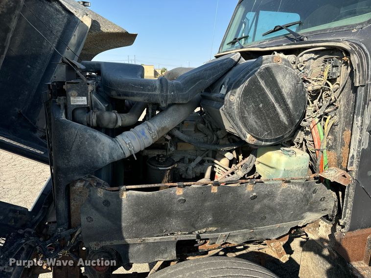 image for item MS9812 2000 International 2574 dump truck