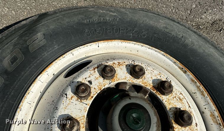 image for item MS9812 2000 International 2574 dump truck