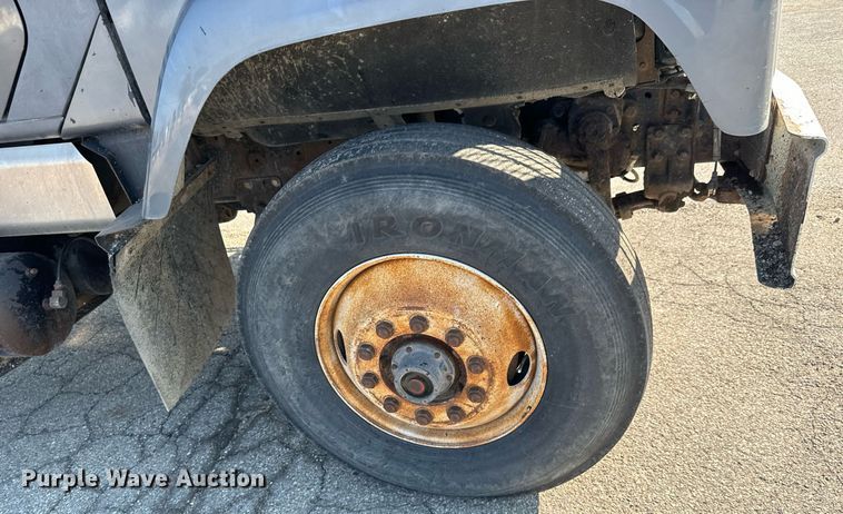 image for item MS9812 2000 International 2574 dump truck