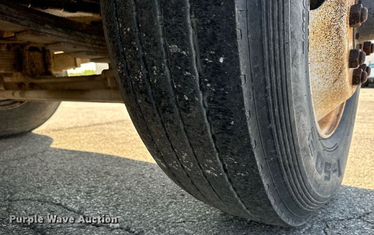 image for item MS9812 2000 International 2574 dump truck