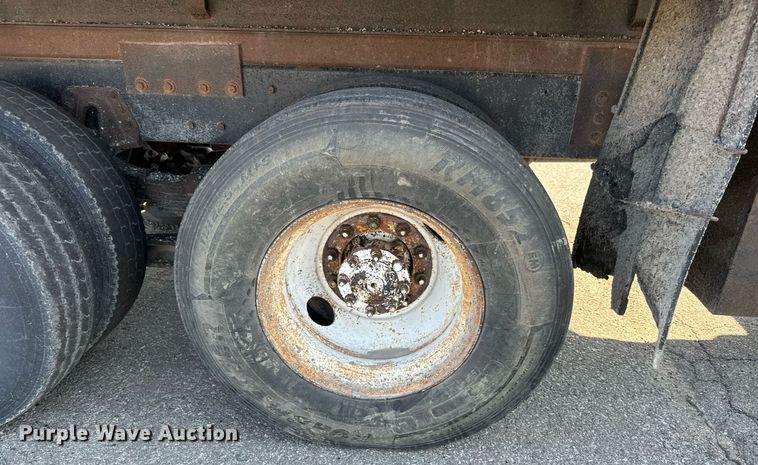 image for item MS9812 2000 International 2574 dump truck