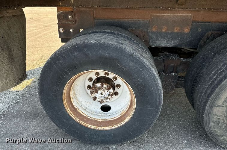 image for item MS9812 2000 International 2574 dump truck