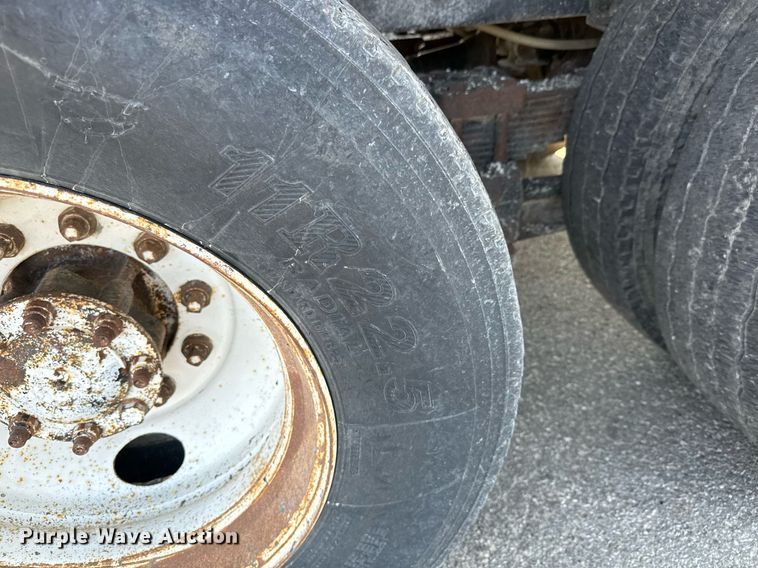 image for item MS9812 2000 International 2574 dump truck