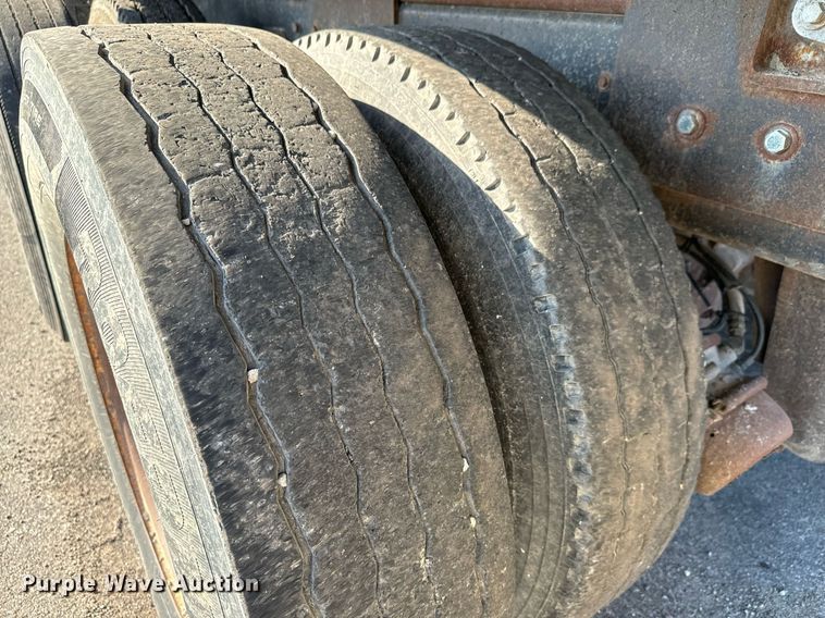 image for item MS9812 2000 International 2574 dump truck