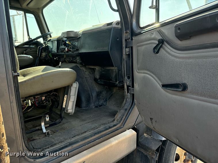 image for item MS9812 2000 International 2574 dump truck