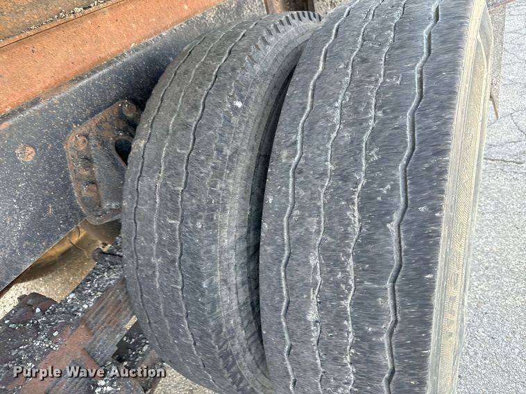 image for item MS9812 2000 International 2574 dump truck