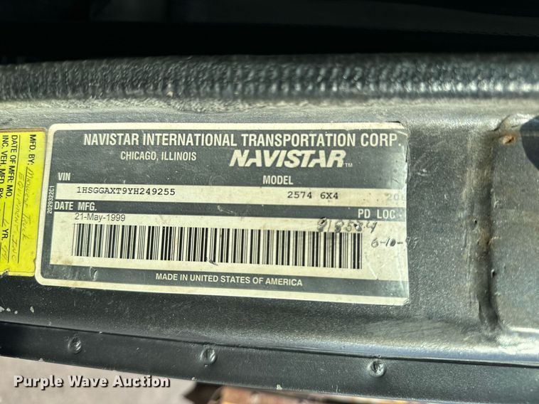 image for item MS9812 2000 International 2574 dump truck