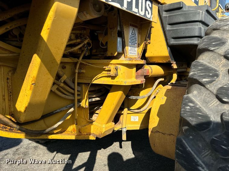 image for item MS9813 2003 Caterpillar 140H VHP Plus motor grader