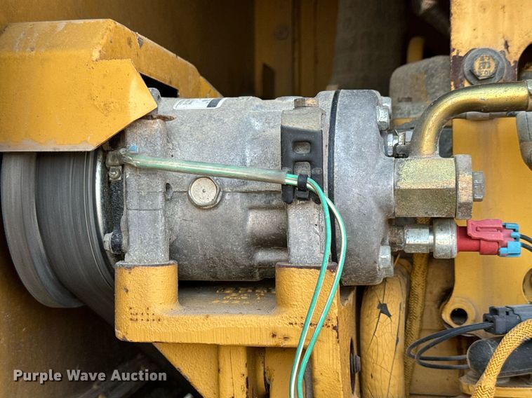 image for item MS9813 2003 Caterpillar 140H VHP Plus motor grader