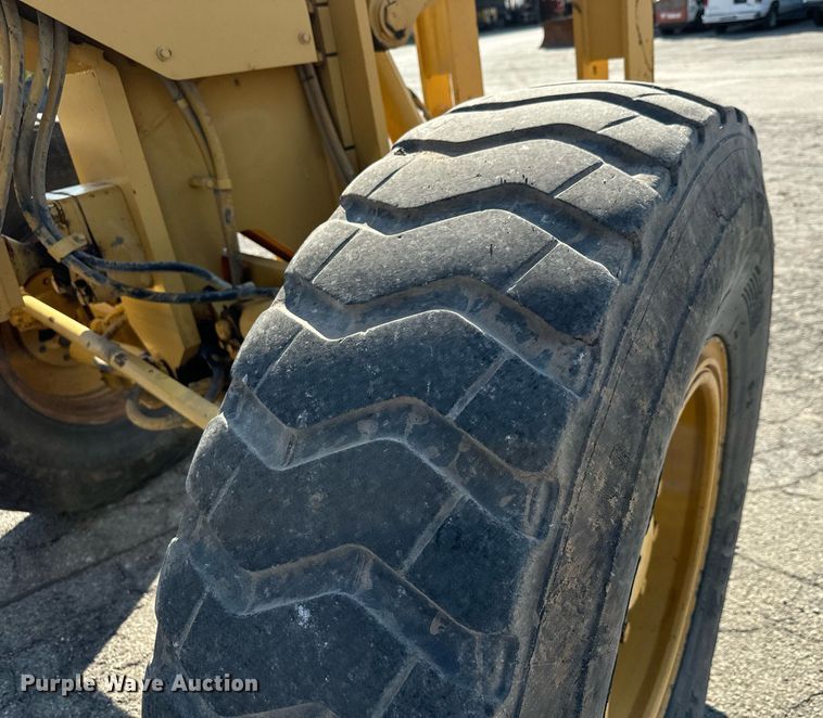 image for item MS9813 2003 Caterpillar 140H VHP Plus motor grader