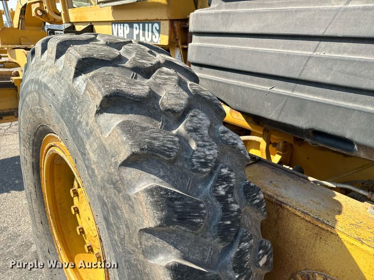 image for item MS9813 2003 Caterpillar 140H VHP Plus motor grader