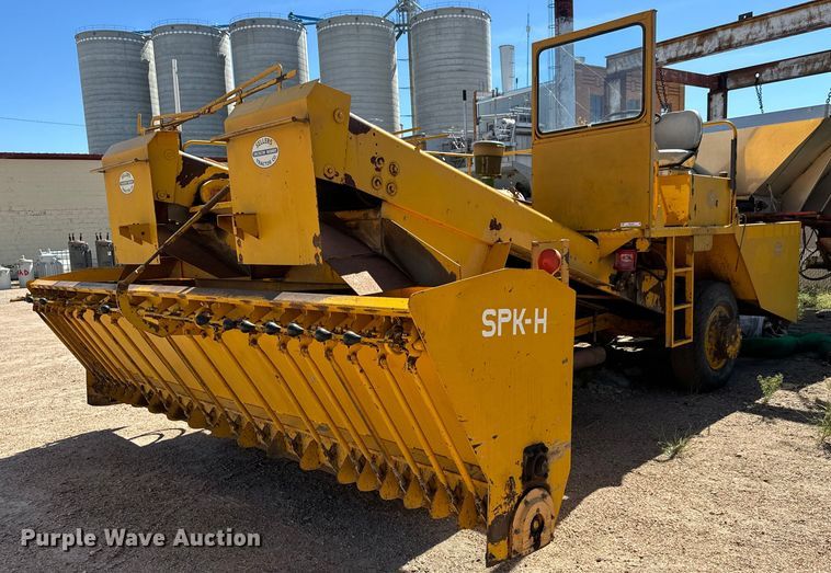 image for item MV9233 Koehring SPK-H chip spreader