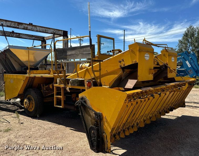 image for item MV9233 Koehring SPK-H chip spreader