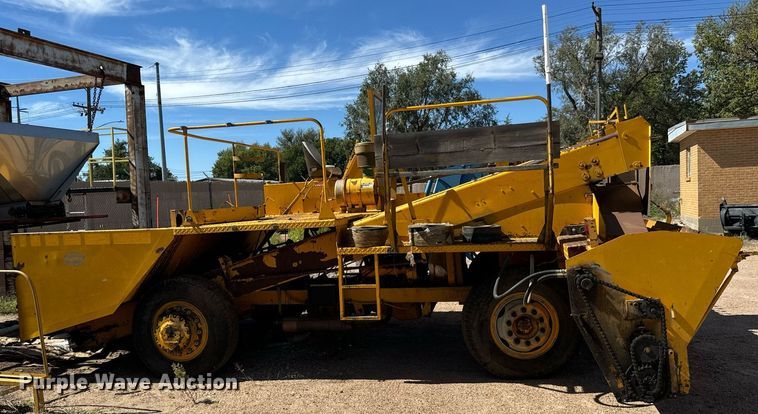 image for item MV9233 Koehring SPK-H chip spreader