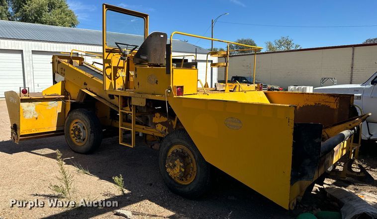 image for item MV9233 Koehring SPK-H chip spreader