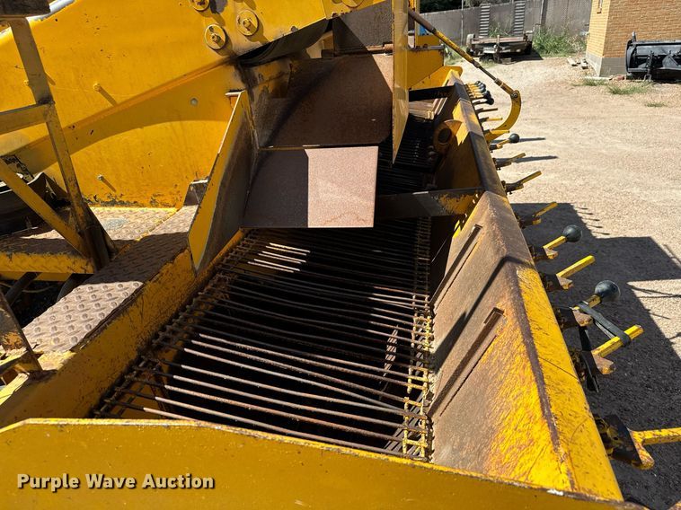 image for item MV9233 Koehring SPK-H chip spreader