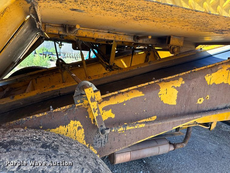 image for item MV9233 Koehring SPK-H chip spreader