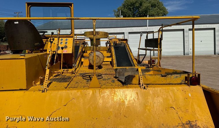 image for item MV9233 Koehring SPK-H chip spreader