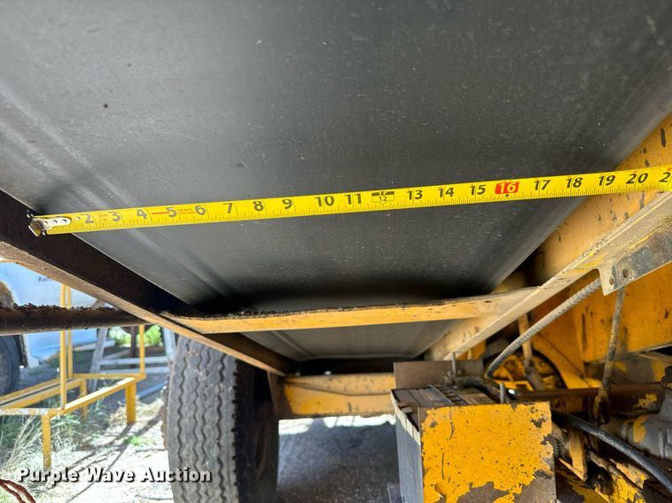 image for item MV9233 Koehring SPK-H chip spreader