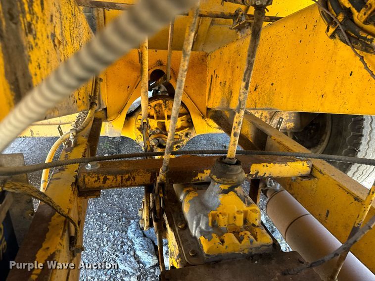 image for item MV9233 Koehring SPK-H chip spreader