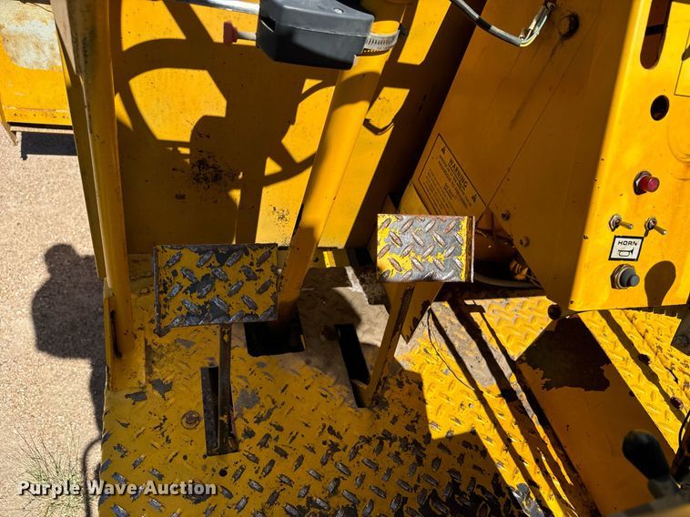 image for item MV9233 Koehring SPK-H chip spreader