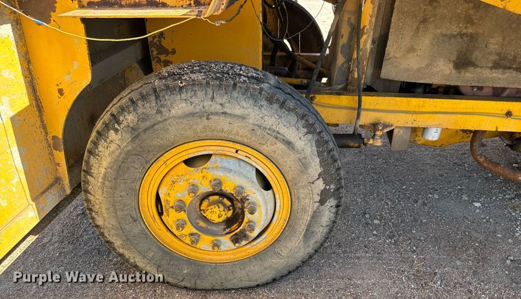 image for item MV9233 Koehring SPK-H chip spreader