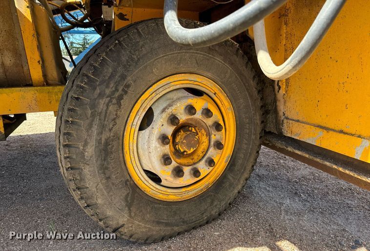 image for item MV9233 Koehring SPK-H chip spreader