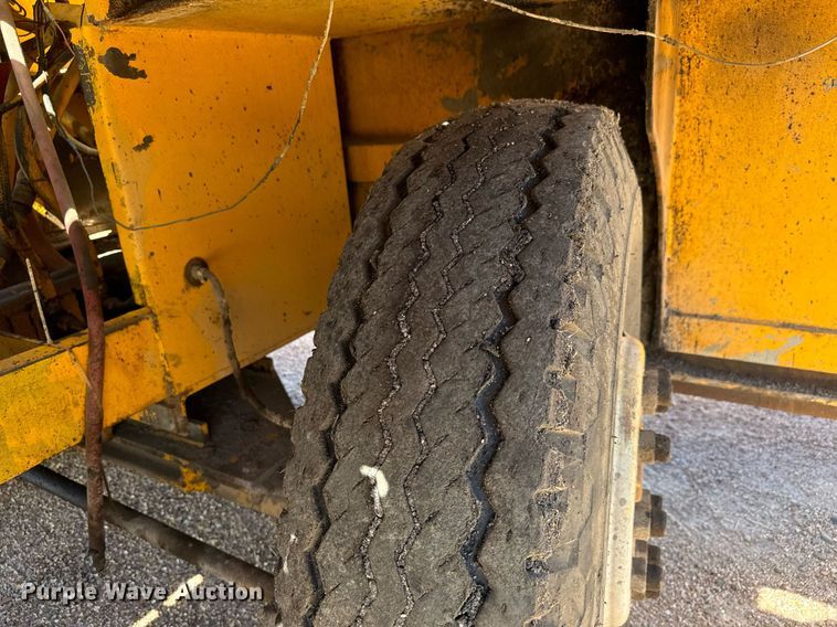 image for item MV9233 Koehring SPK-H chip spreader