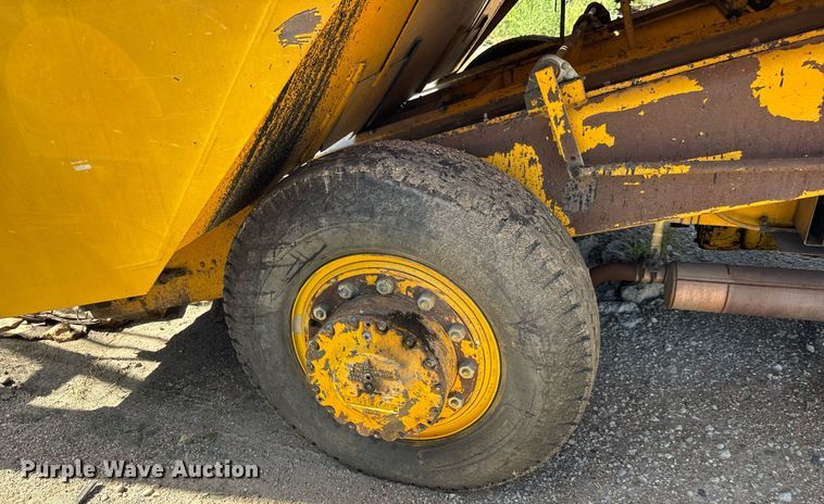 image for item MV9233 Koehring SPK-H chip spreader