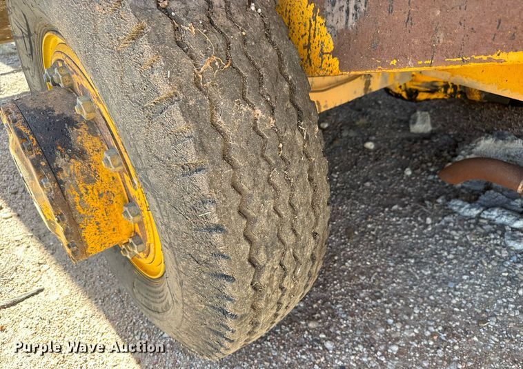 image for item MV9233 Koehring SPK-H chip spreader