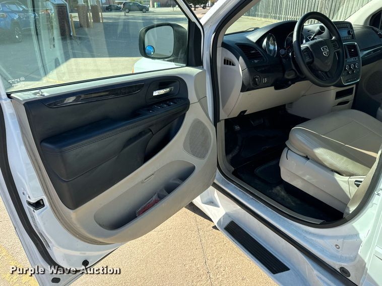 image for item MV9280 2015 Dodge Grand Caravan handicap accessible van