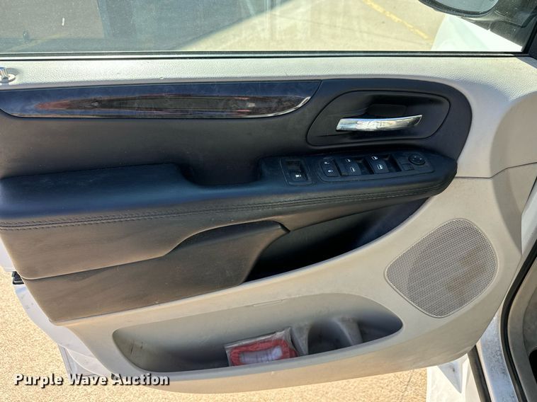 image for item MV9280 2015 Dodge Grand Caravan handicap accessible van