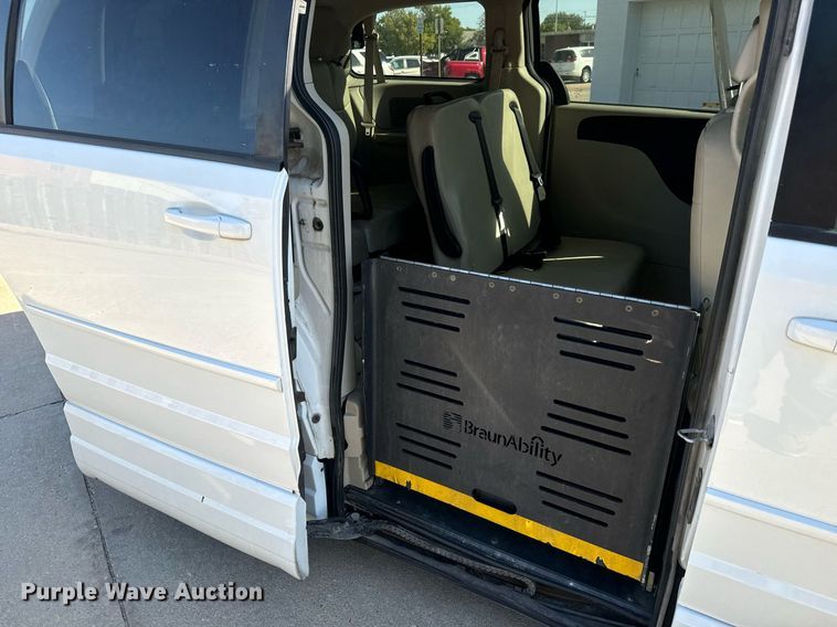 image for item MV9280 2015 Dodge Grand Caravan handicap accessible van