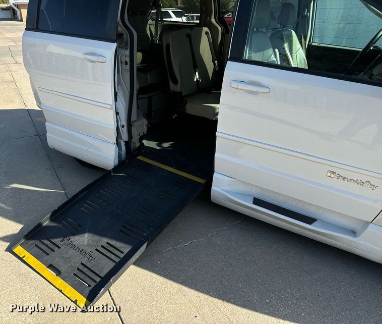 image for item MV9280 2015 Dodge Grand Caravan handicap accessible van