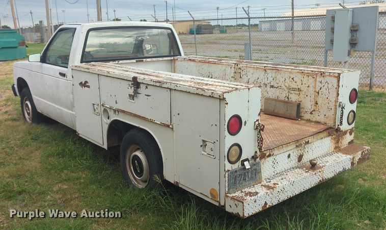 image for item NG9930 1988 Chevrolet S10 utility bed pickup truck