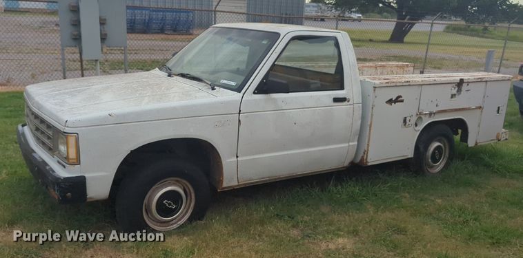 image for item NG9930 1988 Chevrolet S10 utility bed pickup truck