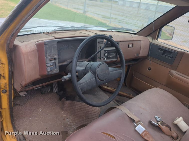 image for item NG9930 1988 Chevrolet S10 utility bed pickup truck