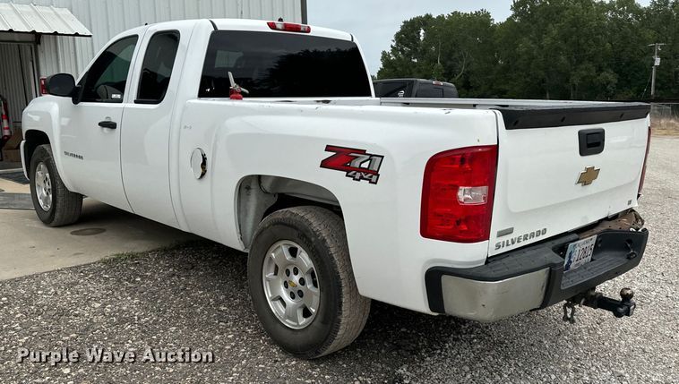 image for item NQ9758 2010 Chevrolet  Silverado 1500 Ext. Cab pickup truck