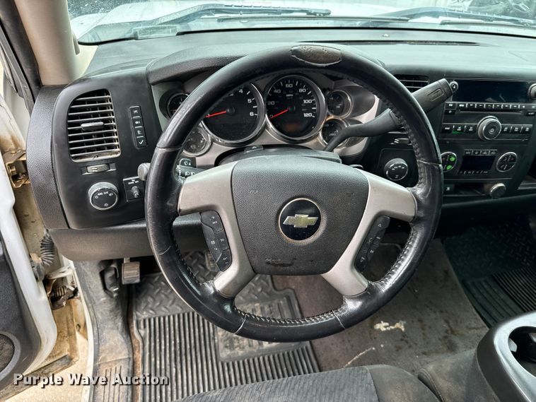 image for item NQ9758 2010 Chevrolet  Silverado 1500 Ext. Cab pickup truck