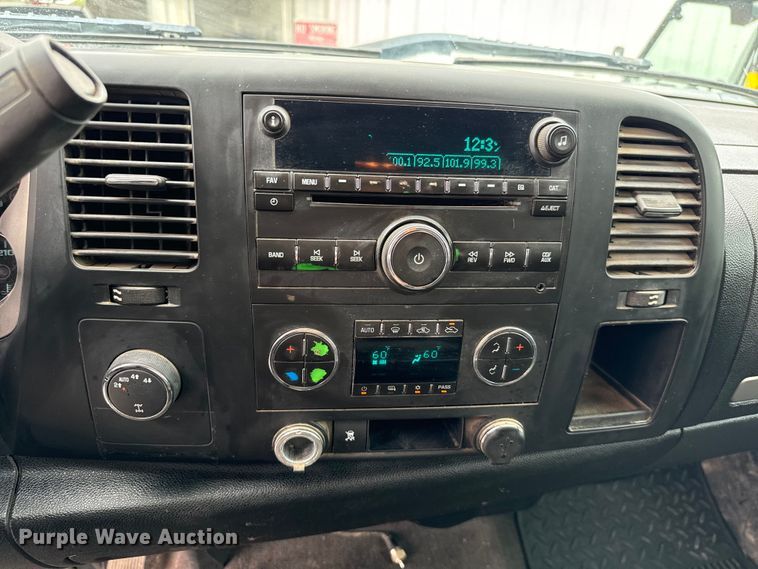 image for item NQ9758 2010 Chevrolet  Silverado 1500 Ext. Cab pickup truck