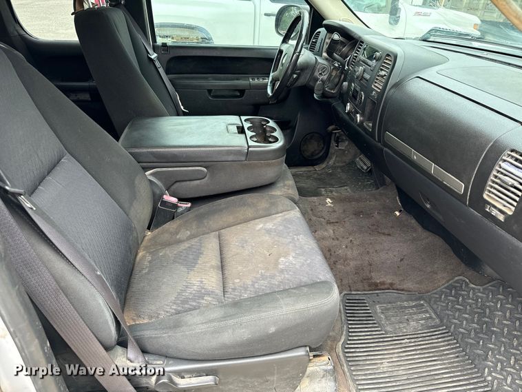 image for item NQ9758 2010 Chevrolet  Silverado 1500 Ext. Cab pickup truck