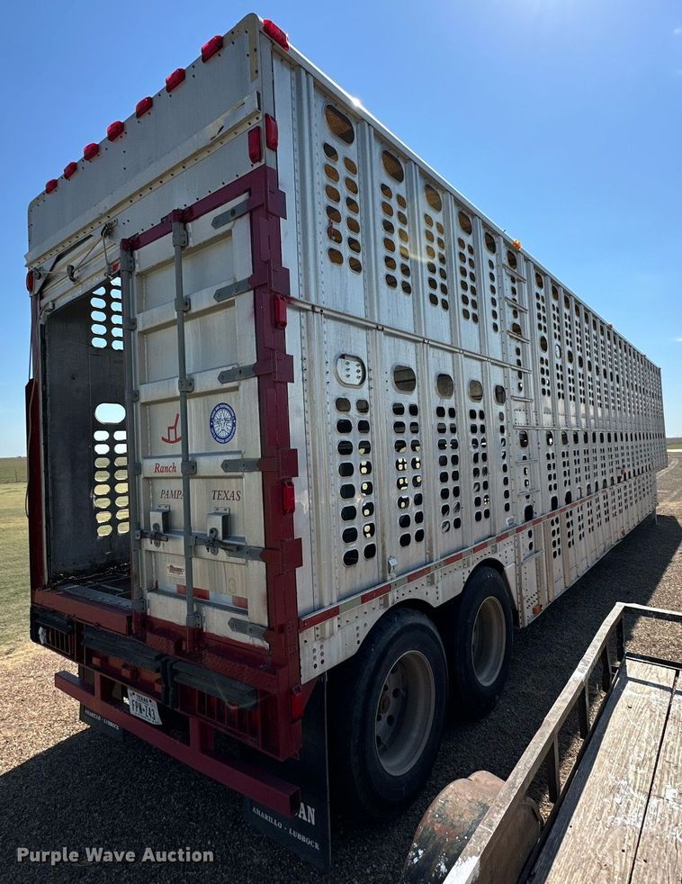 image for item DD3352 1998 Wilson livestock trailer
