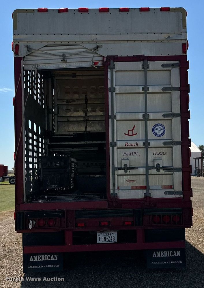 image for item DD3352 1998 Wilson livestock trailer