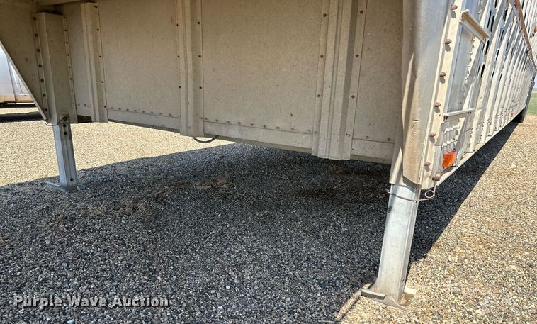image for item DD3352 1998 Wilson livestock trailer