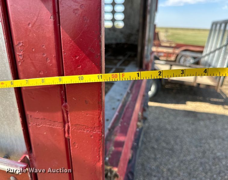 image for item DD3352 1998 Wilson livestock trailer