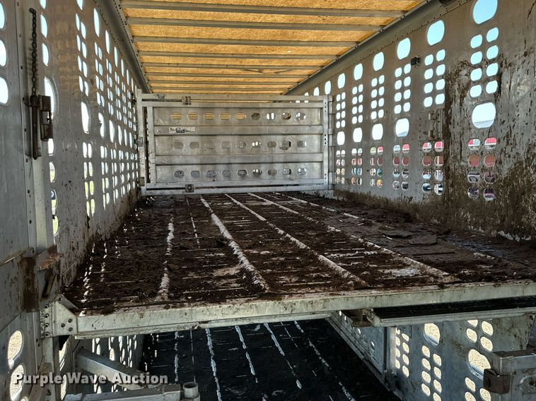 image for item DD3352 1998 Wilson livestock trailer