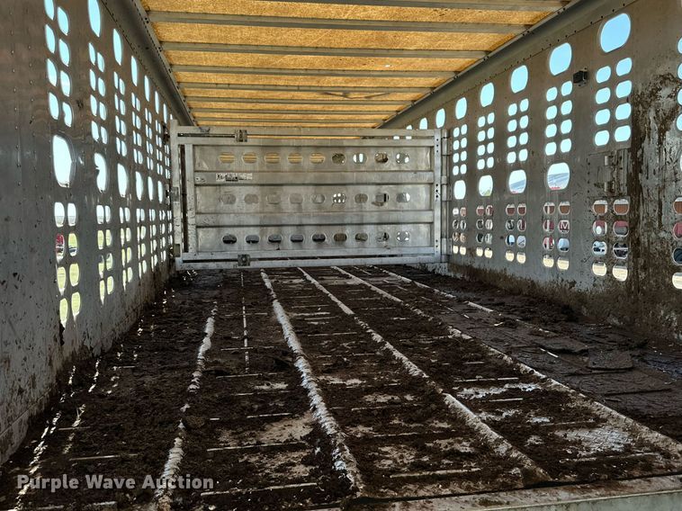 image for item DD3352 1998 Wilson livestock trailer