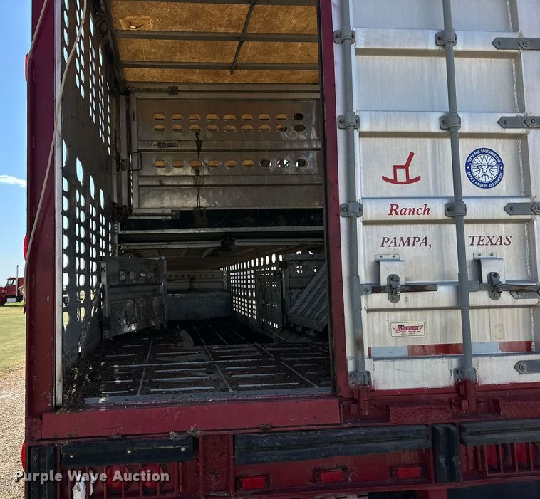 image for item DD3352 1998 Wilson livestock trailer