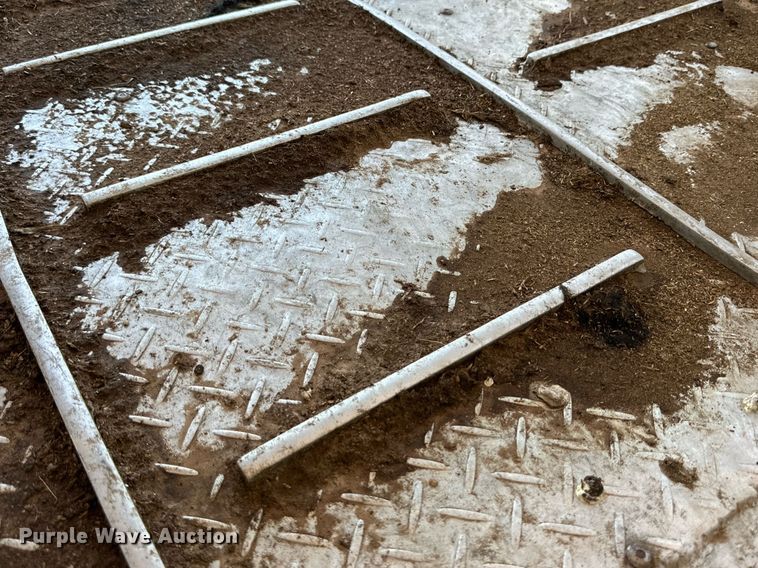 image for item DD3352 1998 Wilson livestock trailer